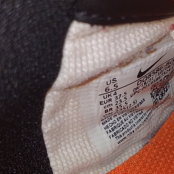 Nike Red and White Women's Sneakers - Picture 7 of 11